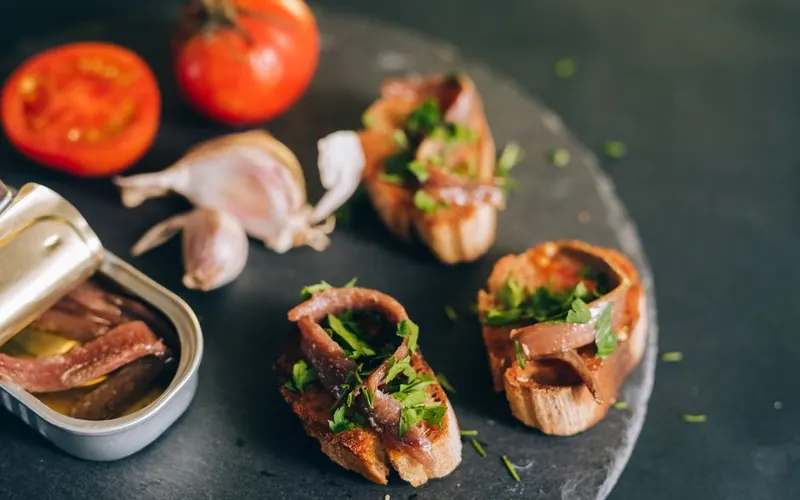 Anchovy toasts with tomatoes and garlic